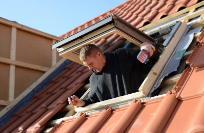 Pose de fenêtres de toit Velux à Larreule